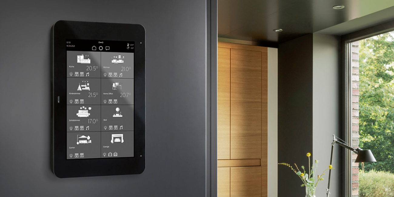 JUNG Smart Panel 8 bei Demmel Elektrotechnik in Wolfratshausen